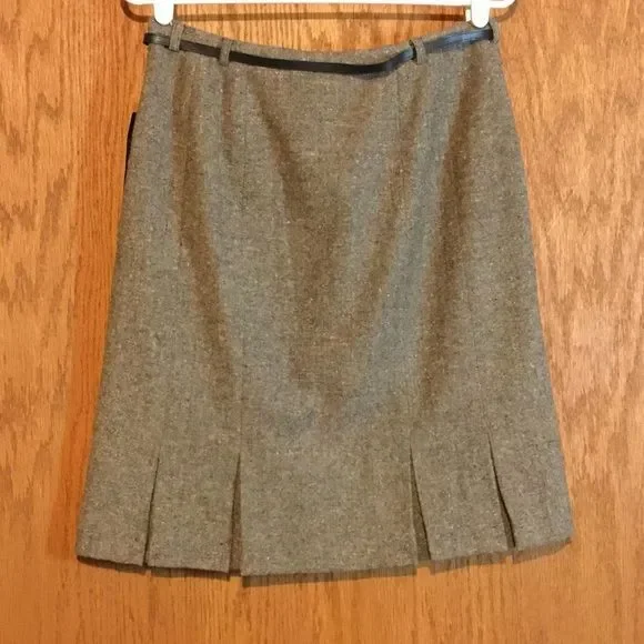 Norton McNaughton Petites Skirt Brown with belt. - Picture 2 of 4
